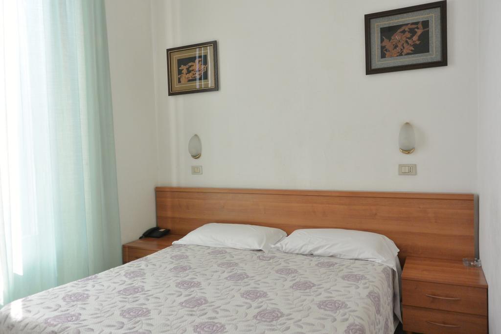 Hotel Oriente Μιλάνο Δωμάτιο φωτογραφία